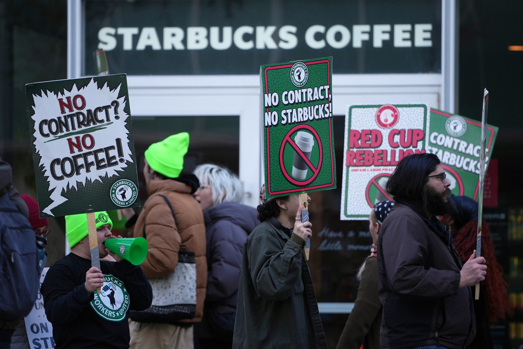 Protesters picket outside a Starbucks, Thursday, Nov. 13, 2025, in Philadelphia. (AP Photo/Matt Slocum)