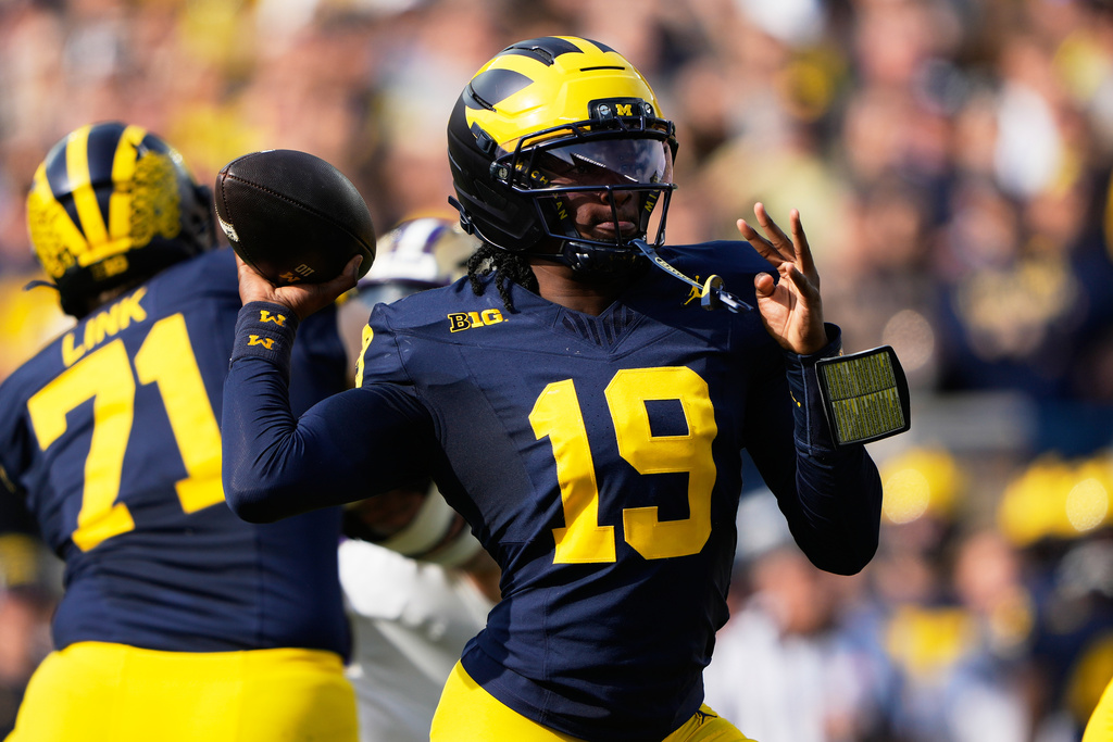 Michigan quarterback Bryce Underwood throws during the first half of an NCAA college football game against Washington, Saturday, Oct. 18, 2025, in Ann Arbor, Mich. (AP Photo/Ryan Sun)