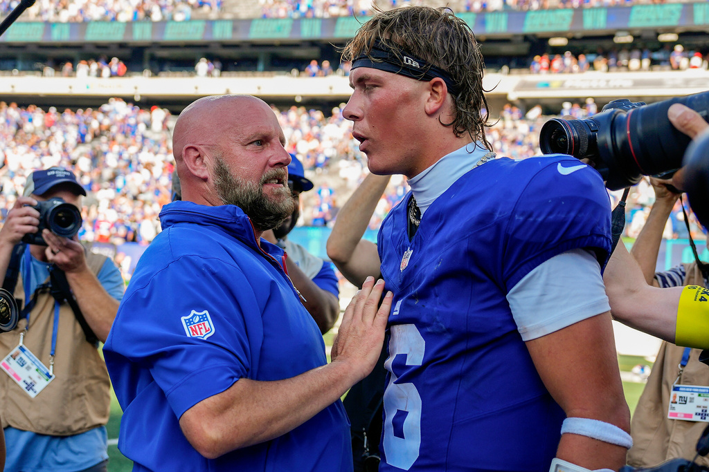 New York Giants head coach Brian Daboll, left, talks with quarterback Jaxson Dart (6) after defeating the Los Angeles Chargers in an NFL football game, Sunday, Sept. 28, 2025, in East Rutherford, N.J. (AP Photo/Yuki Iwamura)