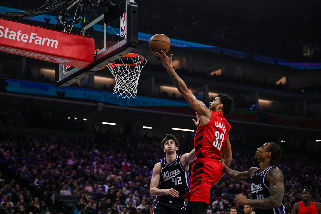 Portland Trail Blazers forward Toumani Camara (33) goes for a layup against Sacramento Kings center Maxime Raynaud (42) during the first half of an NBA basketball game, Sunday, Jan. 18, 2026, in Sacramento, Calif. (AP Photo/Justine Willard)