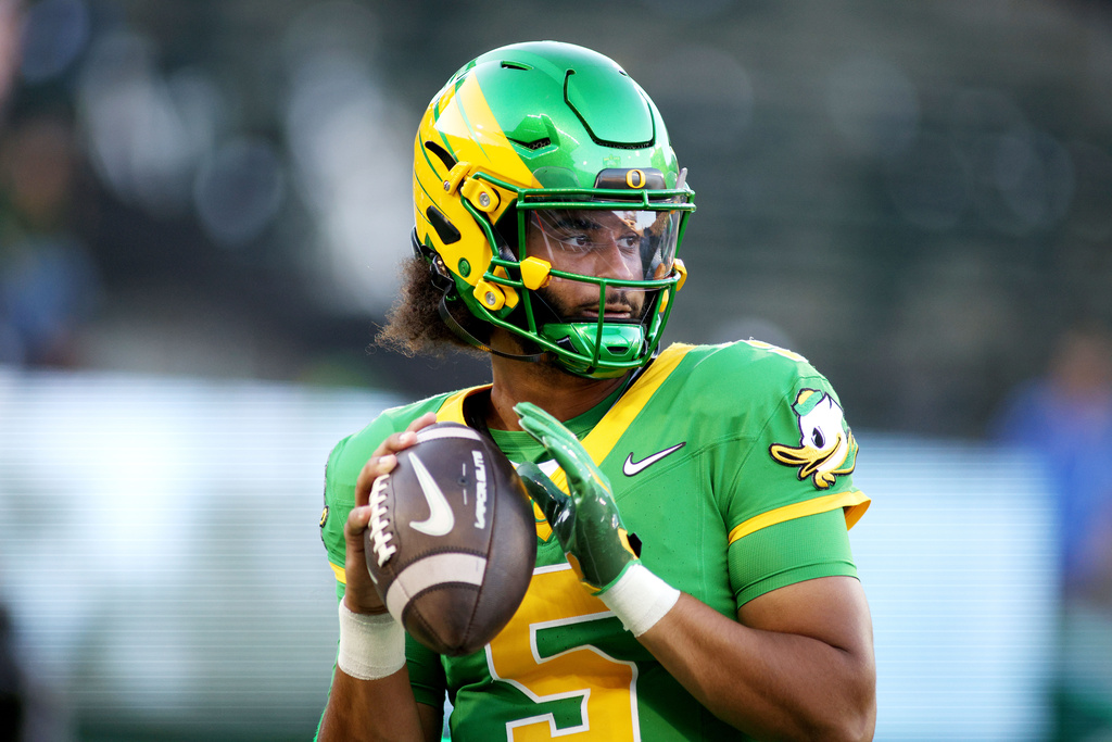 Oregon quarterback Dante Moore warms up before an NCAA college football game against Portland State, Friday, Sept. 18, 2026, in Eugene, Ore. (AP Photo/Lydia Ely)