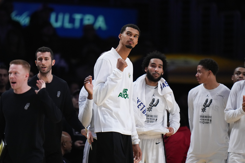 San Antonio Spurs' Victor Wembanyama, center, reacts to a play during the second half of an NBA Cup basketball game against the Los Angeles Lakers Wednesday, Dec. 10, 2025, in Los Angeles. (AP Photo/Jae C. Hong)