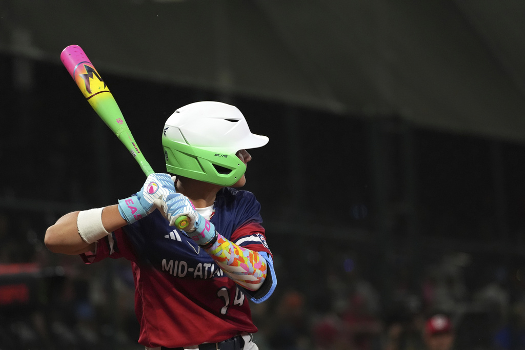 Upper Uwchlan Township, Pa.'s Gabe Mackiewicz bats against Sioux Falls, S.D.,, in the sixth inning of a baseball game at the Little League World Series, Thursday, Aug. 14, 2025, in South Williamsport, Pa. (AP Photo/Caleb Craig)