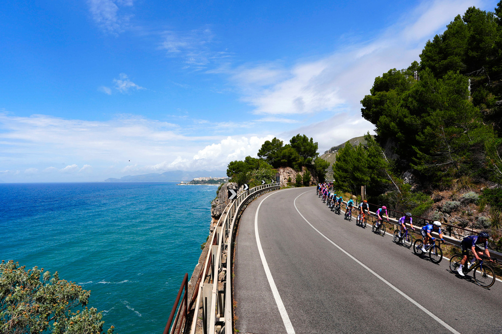 The pack rides during stage 7 of the Giro d'Italia cycling race from Formia to Blockhaus, Italy, Friday, May 15, 2026. (Fabio Ferrari/LaPresse via AP)