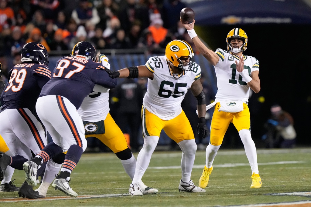 Green Bay Packers' Jordan Love throws during the first half of an NFL football game against the Chicago Bears Saturday, Dec. 20, 2025, in Chicago. (AP Photo/Nam Huh)