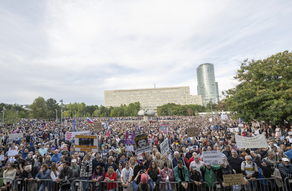 People attend a protest against government's announced consolidation measures for next year organised by the opposition Progressive Slovakia (PS) party in Bratislava, Slovakia, Tuesday Sept. 16, 2025. (Martin Baumann/TASR via AP)