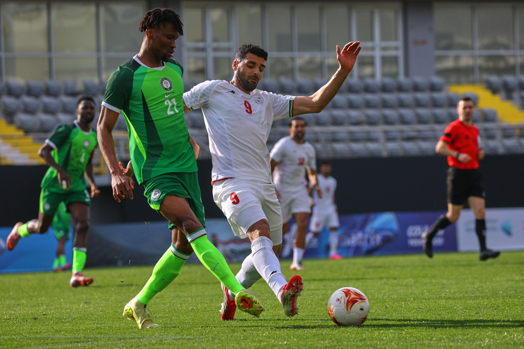 Iran's Mehdi Taremi, right, vies for the ball with Nigeria's Chibuike Nwaiwu during a friendly soccer match between Iran and Nigeria in Antalya, southern Turkey, Friday, March 27, 2026. (AP Photo/Riza Ozel)