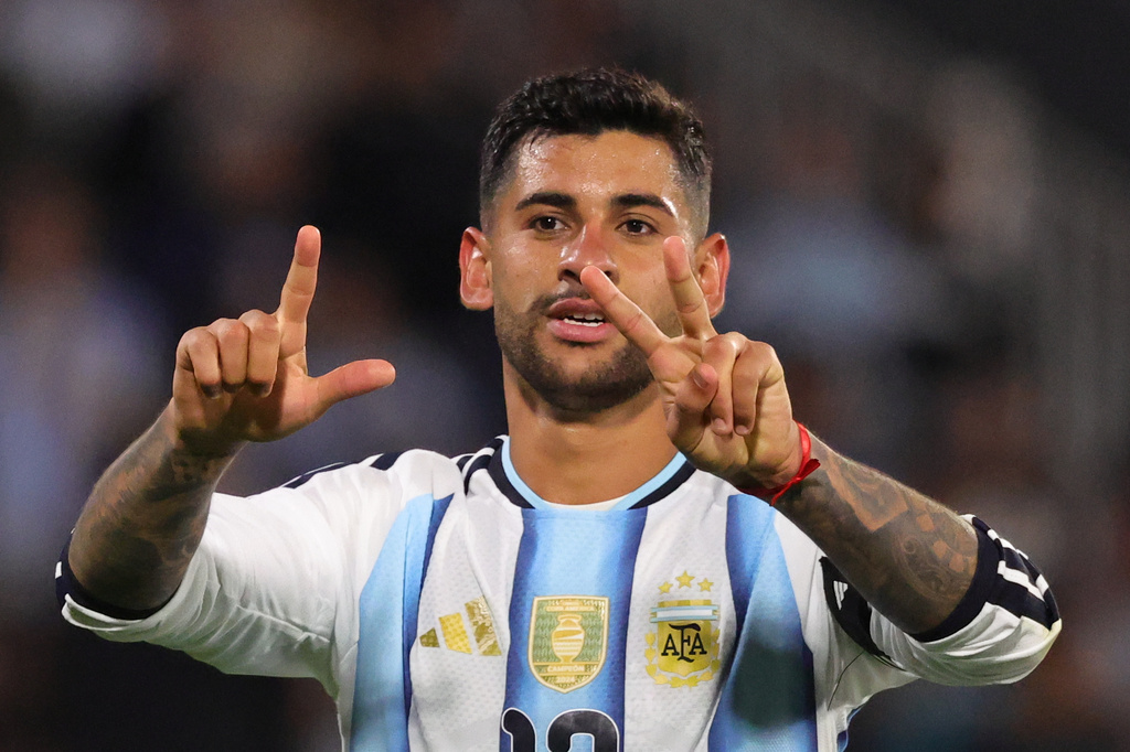 Argentina's Cristian Romero celebrates scoring his side's third goal against Bolivia during an international friendly soccer match in Cordoba, Argentina, Wednesday, Sept. 30, 2026. (AP Photo/Nicolas Aguilera)