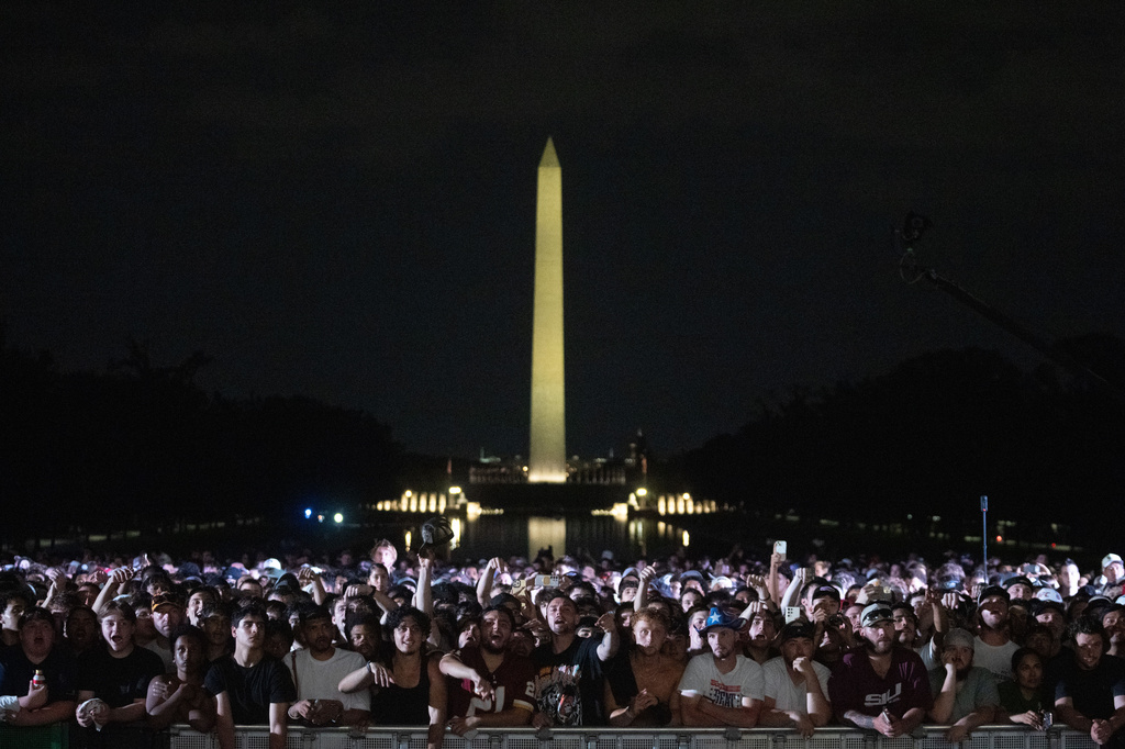 Audience members cheer and boo during a UFC news conference at the Lincoln Memorial, ahead of Sunday's fight on the South Lawn of the White House, Friday, June 12, 2026, in Washington. (AP Photo/Allison Robbert)