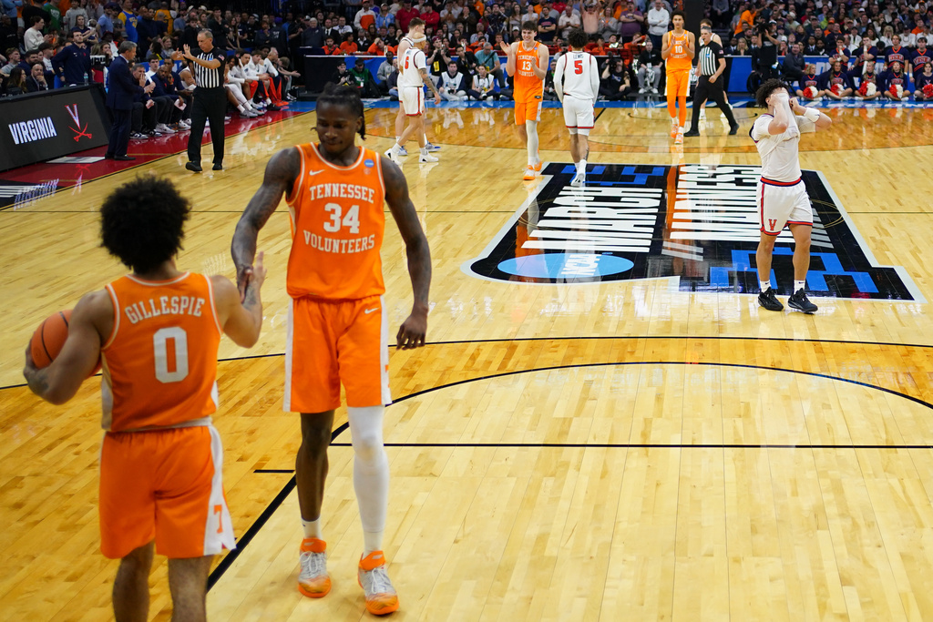 Virginia's Chance Mallory, right, Tennessee's Felix Okpara, center, and Ja'kobi Gillespie react during the final seconds in the second round of the NCAA college basketball tournament, Sunday, March 22, 2026, in Philadelphia. (AP Photo/Matt Slocum)