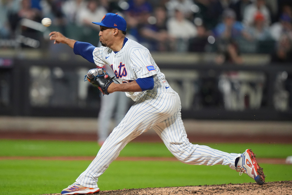 FILE - New York Mets' Edwin Díaz (39) pitches during the ninth inning of a baseball game against the Washington Nationals Tuesday, June 10, 2025, in New York. (AP Photo/Frank Franklin II, File)