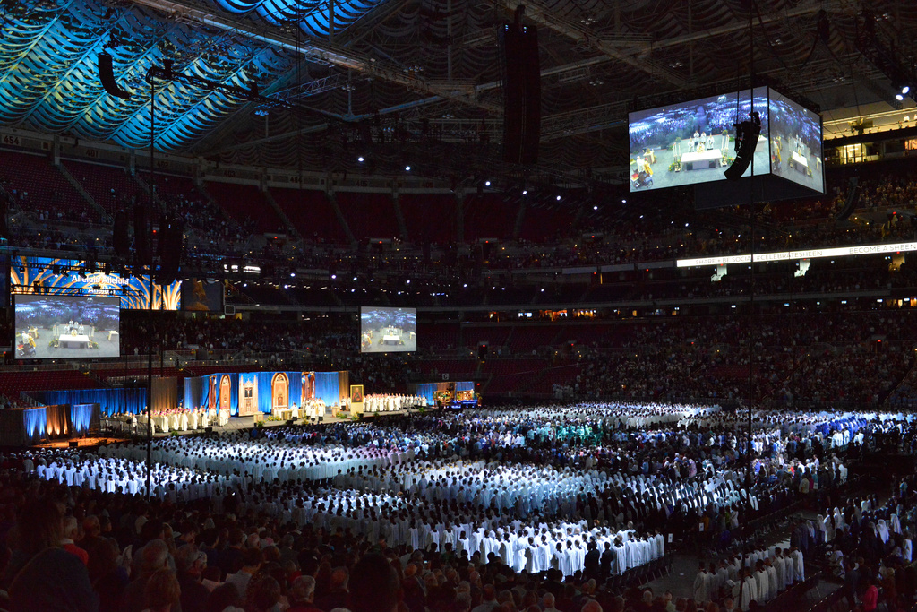 Worshippers gather for the beatification of Archbishop Fulton Sheen held at the Dome at America's Center in St. Louis, on Thursday, Sept. 24, 2026. (AP Photo/Kate Munsch)