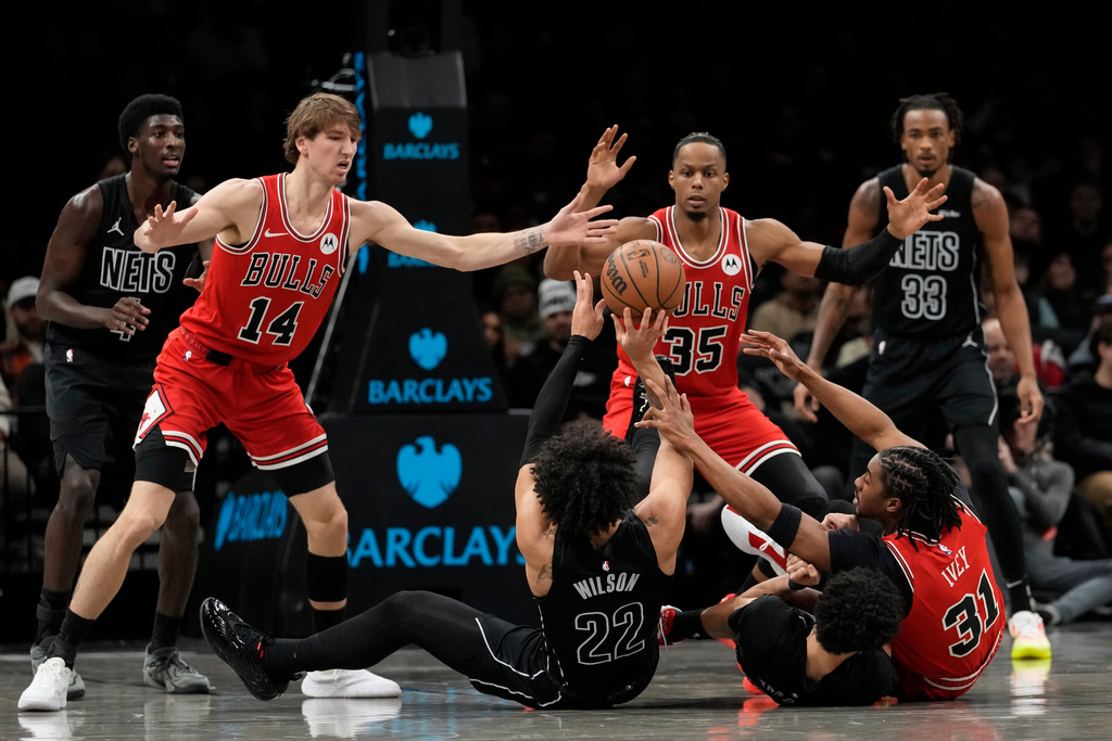 Brooklyn Nets forward Jalen Wilson (22) attempts to pass away during the first half of an NBA basketball game against the Chicago Bulls, Monday, Feb. 9, 2026, in New York. (AP Photo/Yuki Iwamura)
