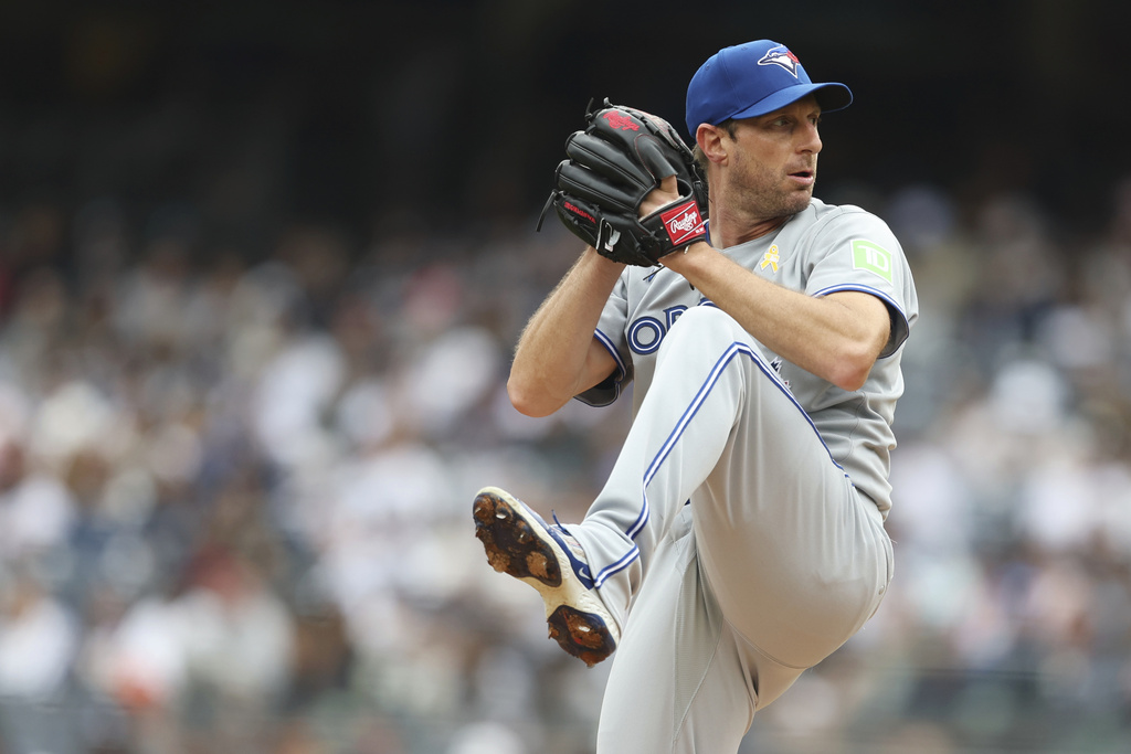 Toronto Blue Jays pitcher Max Scherzer winds up to throw during the first inning of a baseball game against the New York Yankees, Sunday, Sept. 7, 2025, in New York. (AP Photo/Heather Khalifa)