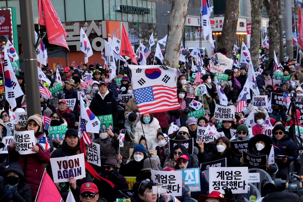 Supporters of former South Korean President Yoon Suk Yeol stage a rally outside of Seoul Central District Court in Seoul, South Korea, Thursday, Feb. 19, 2026. (AP Photo/Ahn Young-joon)