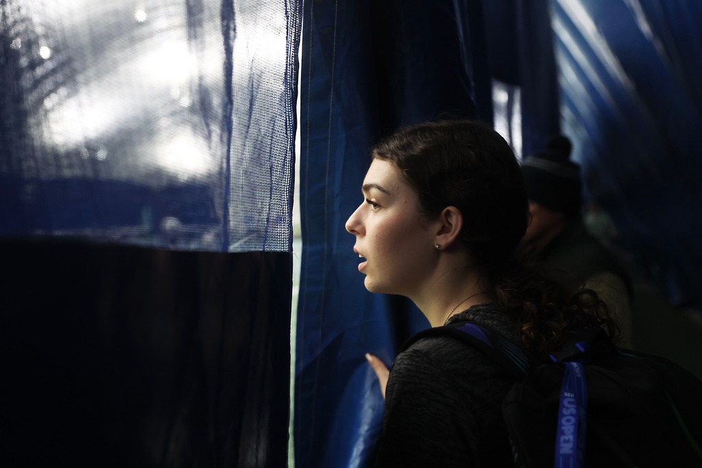 Mariia Vainshtein enters the court for tennis practice at the Cary Leeds Center for Tennis and Learning in the Bronx borough of New York, Saturday, Jan. 31, 2026.(AP Photo/Heather Khalifa)
