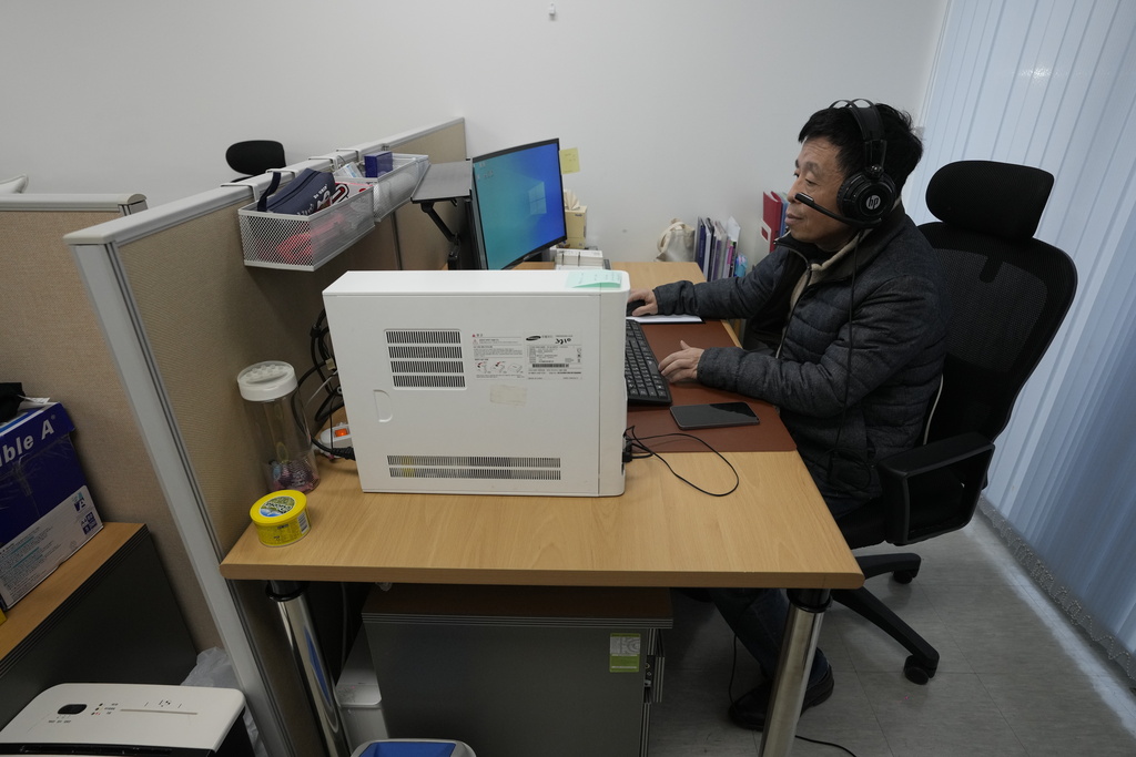 HOLD - Kim Ki-sung, a staff of the Free North Korea Radio station, works at his office in Seoul, South Korea, Monday, Nov. 17, 2025. (AP Photo/Ahn Young-joon)