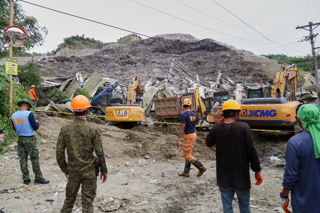 Search and rescue operation continues after a huge mound of garbage collapsed at a waste segregation facility in Binaliw, Cebu city on Friday, Jan. 9, 2026. (AP Photo/Jacqueline Hernandez)