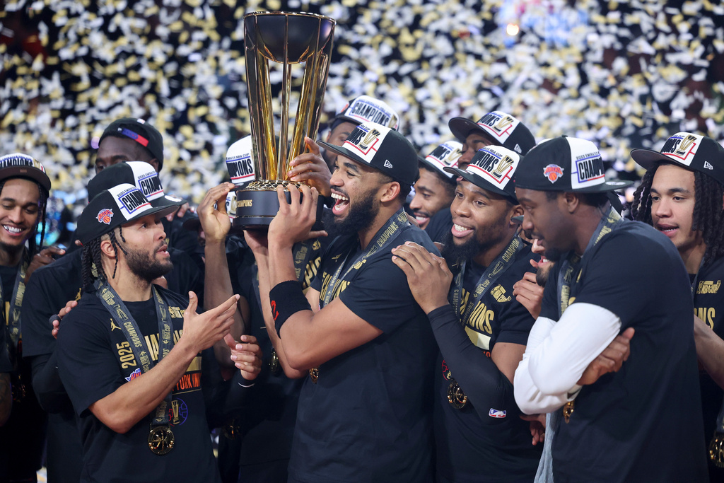 New York Knicks center Karl-Anthony Towns, center, celebrates with teammates after his team's victory against the San Antonio Spurs in the NBA Cup championship basketball game Tuesday, Dec. 16, 2025, in Las Vegas. (AP Photo/Ian Maule)