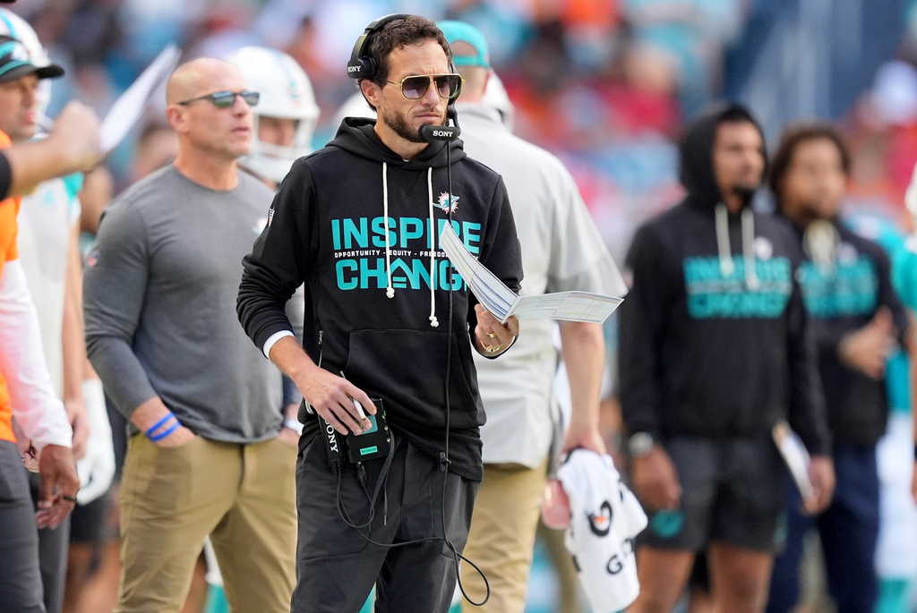 Miami Dolphins head coach Mike McDaniel, center, looks on during the first half of an NFL football game against the Tampa Bay Buccaneers, Sunday, Dec. 28, 2025, in Miami Gardens, Fla. (AP Photo/Rebecca Blackwell)