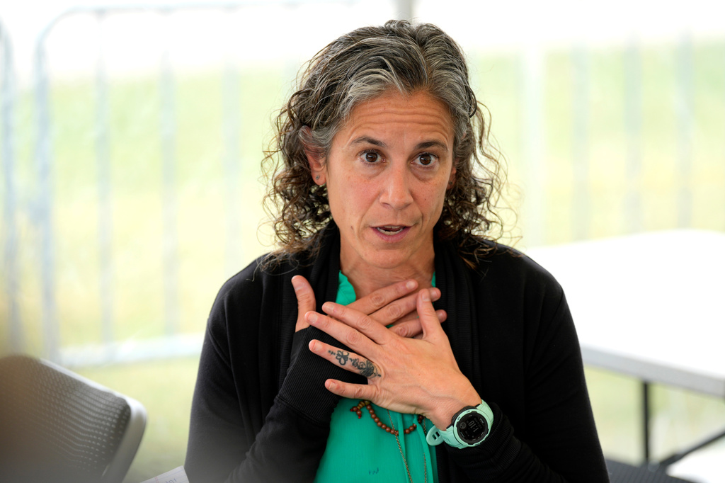 Maria DeLiberato, attorney for death row inmate Tony Von Carruthers, speaks to reporters after the execution of Carruthers was called off because a suitable vein could not found as required by lethal injection execution protocol Thursday, May 21, 2026, in Nashville, Tenn. (AP Photo/Mark Humphrey)