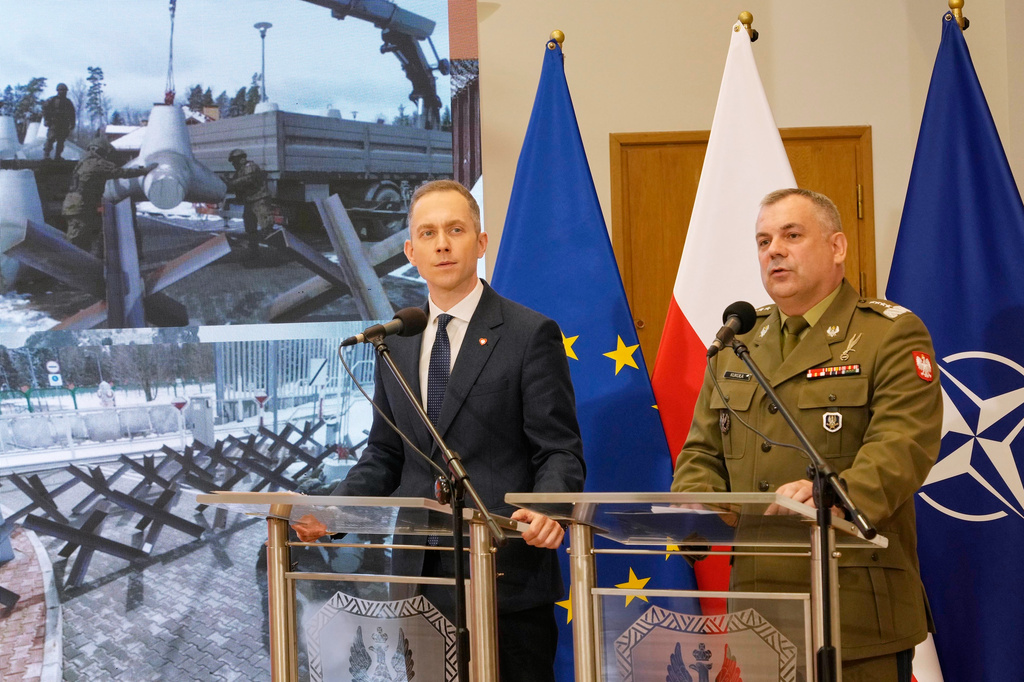 FILE - Gen. Wieslaw Kukula, the Polish armed forces chief of staff, right, and Deputy Defense Minister Cezary Tomczyk, left, discuss strengthening security of Poland's border, May, 27, 2024, in Warsaw, Poland. (AP Photo/Czarek Sokolowski, File)