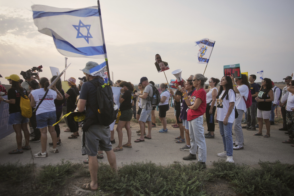 Demonstrators march near the border with Gaza calling for the release of all hostages held by Hamas and for an end to the ongoing war, in southern Israel, Sunday, Aug. 10, 2025. (AP Photo/Ohad Zwigenberg)