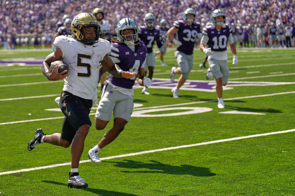 Central Florida running back Jaden Nixon (5) runs past Kansas State safety Daniel Cobbs (4) to score a touchdown during the second half of an NCAA college football game Saturday, Sept. 27, 2025, in Manhattan, Kan. (AP Photo/Charlie Riedel)