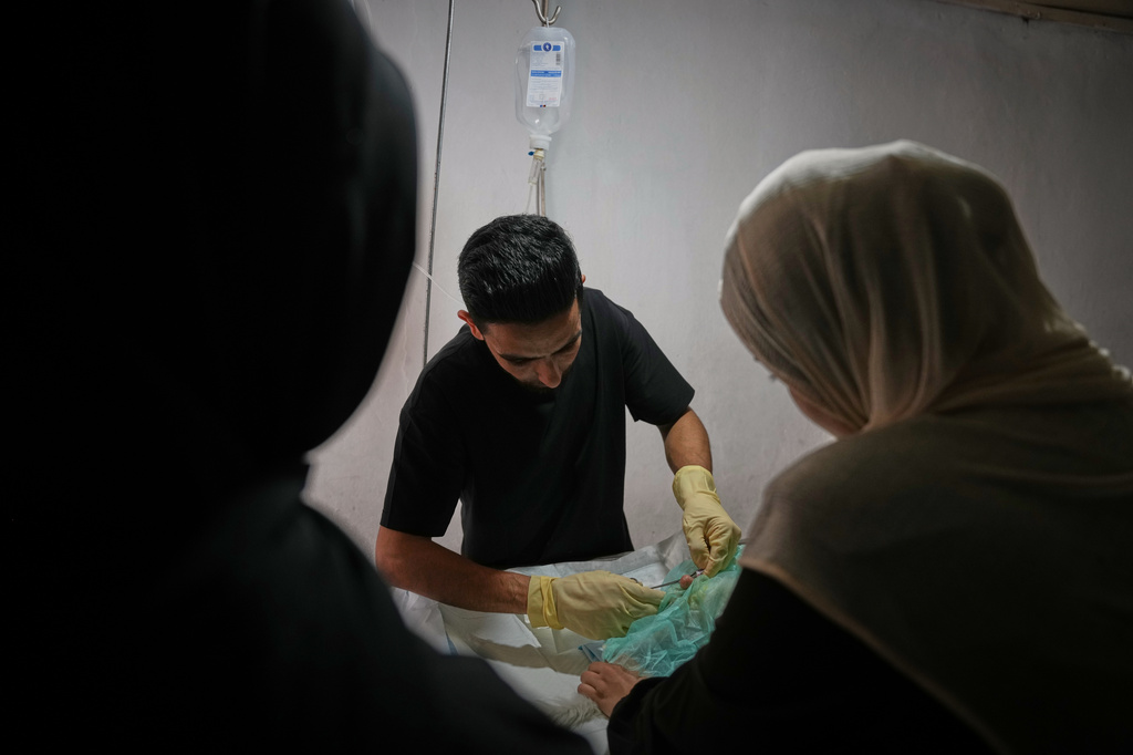 Veterinarian Dr. Motasem Qadoura, 32, performs a leg amputation on a cat at a veterinary clinic in Gaza City, Saturday, June 6, 2026. (AP Photo/Abdel Kareem Hana)
