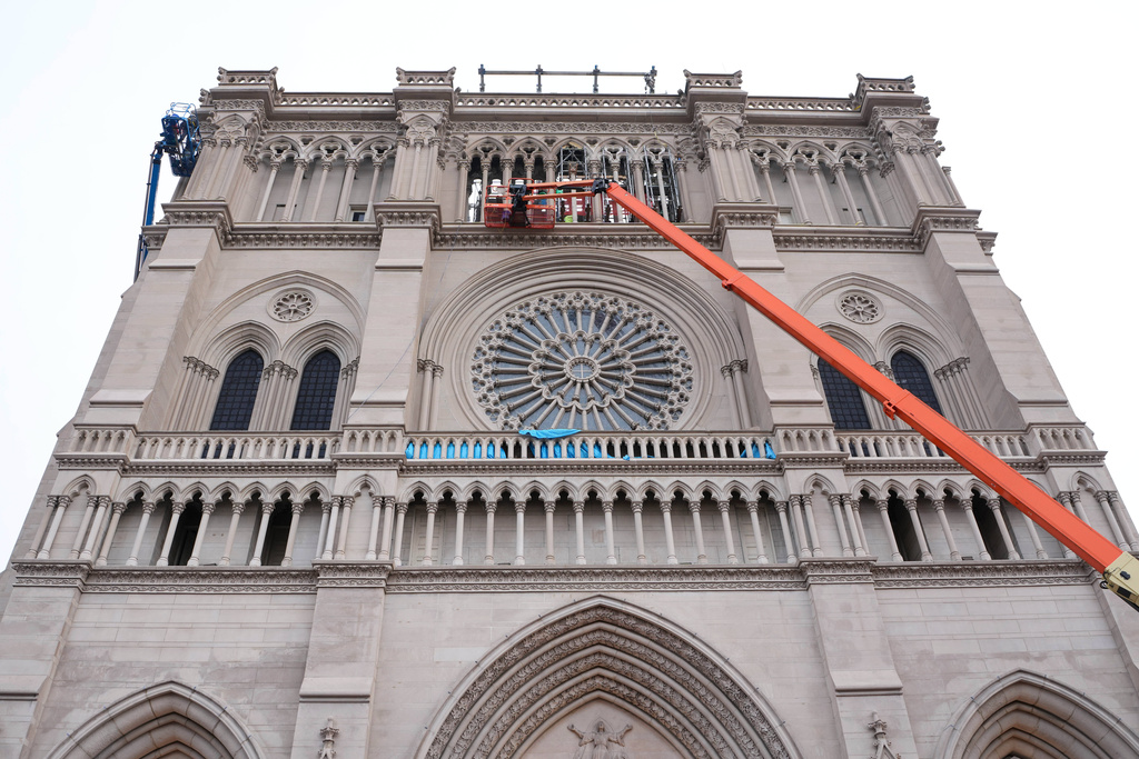 Workers install gargoyles on the Cathedral Basilica of the Assumption, Thursday, Jan. 8, 2026, in Covington, Kentucky. (AP Photo/Jeff Dean)