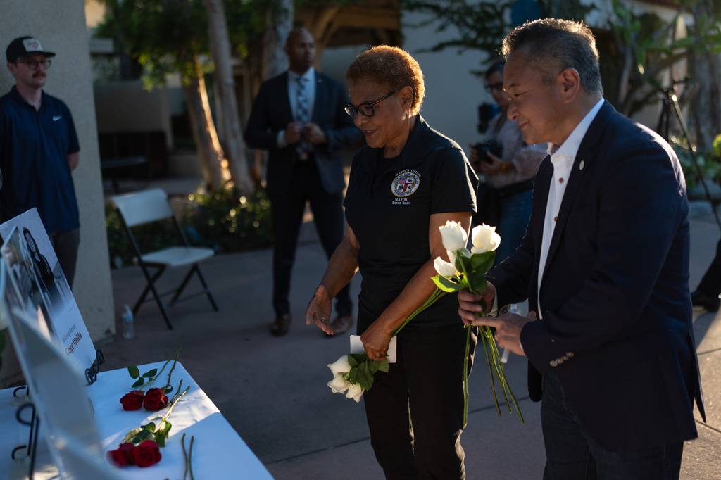 Los Angeles Mayor Karen Bass, center, and City Councilmember John Lee arrive at a vigil for the victims of Tuesday's fatal SUV-Metro bus collision and the subsequent crash of a TV news helicopter that was covering it in the Chatsworth neighborhood of Los Angeles, Thursday, Sept. 17, 2026. (AP Photo/Jae C. Hong)