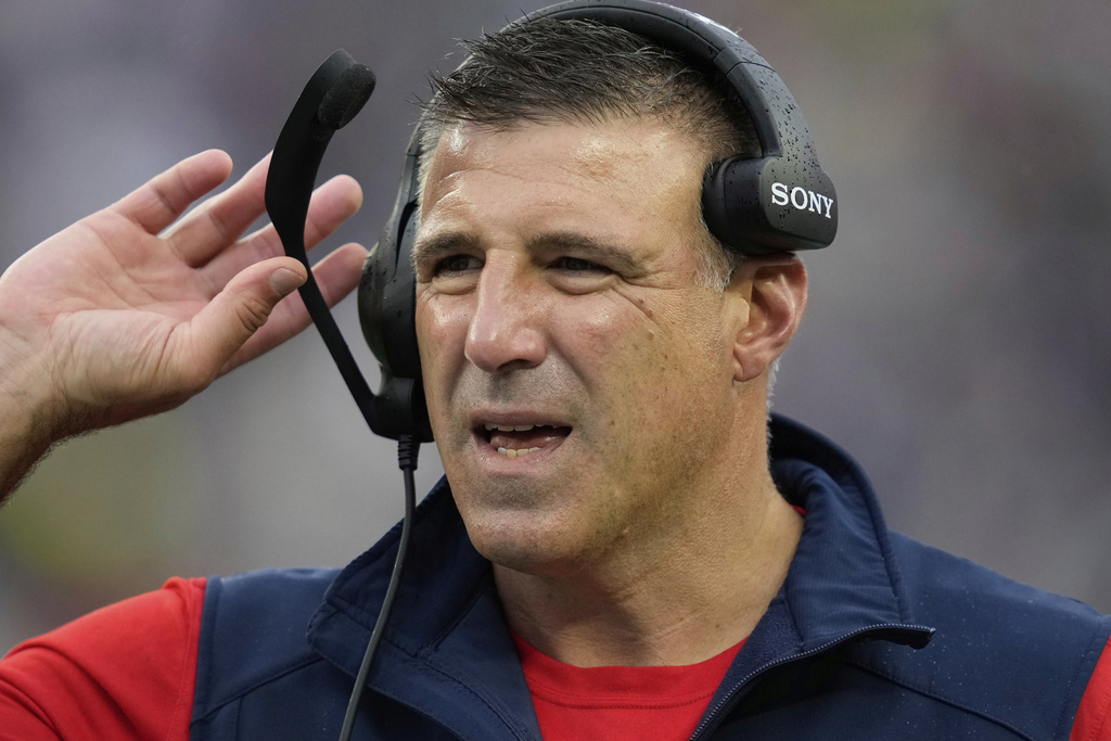 New England Patriots head coach Mike during the second half of an NFL football game against the Las Vegas Raiders, Sunday, Sept. 7, 2025, in Foxborough, Mass. (AP Photo/Charles Krupa)