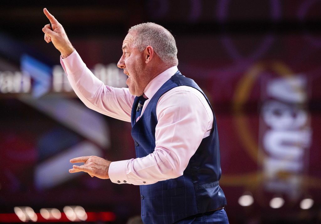 Maryland head coach Buzz Williams yells to his team as they play against Nebraska during the first half of an NCAA college basketball game Wednesday, Feb. 25, 2026, in Lincoln, Neb. (AP Photo/Rebecca S. Gratz)