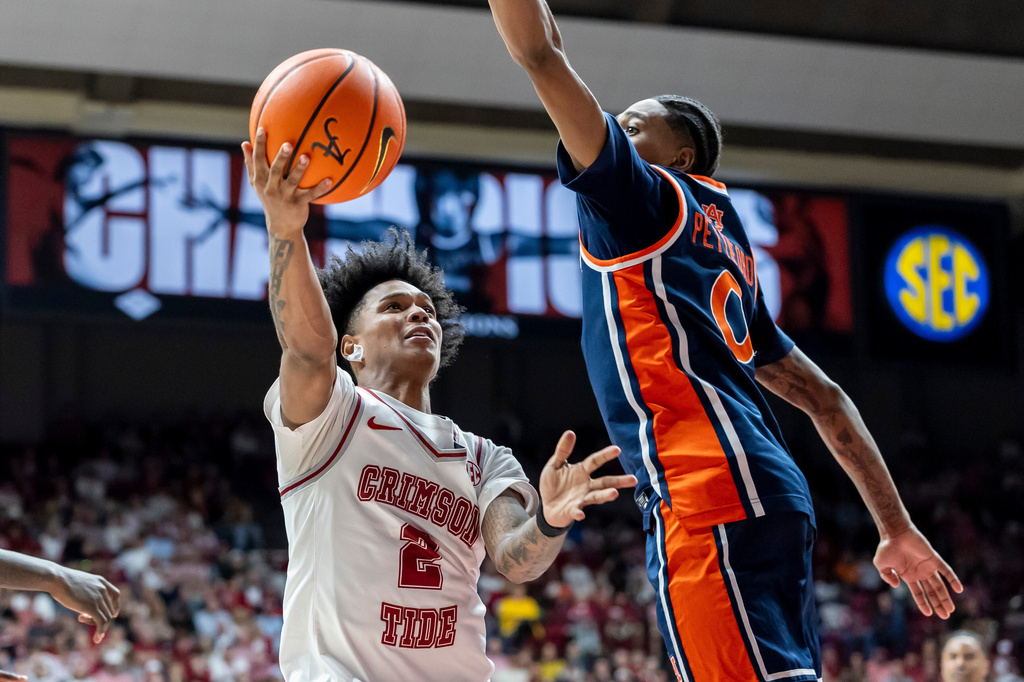 Aden Holloway has a scholarship waiting at Alabama depending on outcome of marijuana case, Oats says