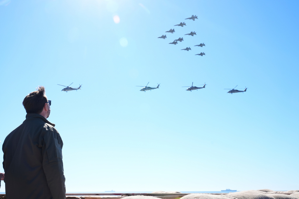 Vice President JD Vance watches a demonstration by Marines during activities to mark the upcoming Marine Corps' 250th anniversary on Marine Corps Base Camp Pendleton in Camp Pendleton, Calif., Saturday, Oct 18, 2025. (AP Photo/Gregory Bull)