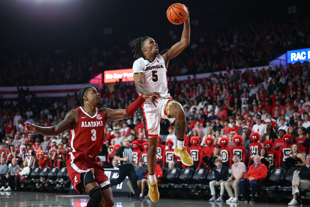 Georgia guard Jeremiah Wilkinson (5) shoots against Alabama guard Latrell Wrightsell Jr. (3) during the first half of an NCAA college basketball game, Tuesday, March. 3, 2026, in Athens, Ga. (AP Photo/Colin Hubbard)
