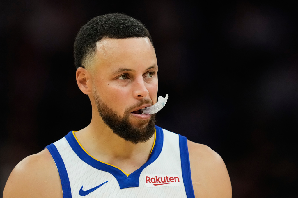 Golden State Warriors guard Stephen Curry looks toward the Houston Rockets bench during the second half of an NBA basketball game, Sunday, April 5, 2026, in San Francisco. (AP Photo/Godofredo A. Vásquez)