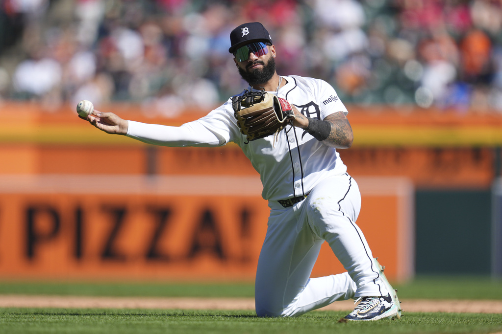 Detroit Tigers second baseman Gleyber Torres (25) throws to first base for an out on a New York Mets' Brett Baty ground ball in the seventh inning during a baseball game Monday, Sept. 1, 2025, in Detroit. (AP Photo/Paul Sancya)