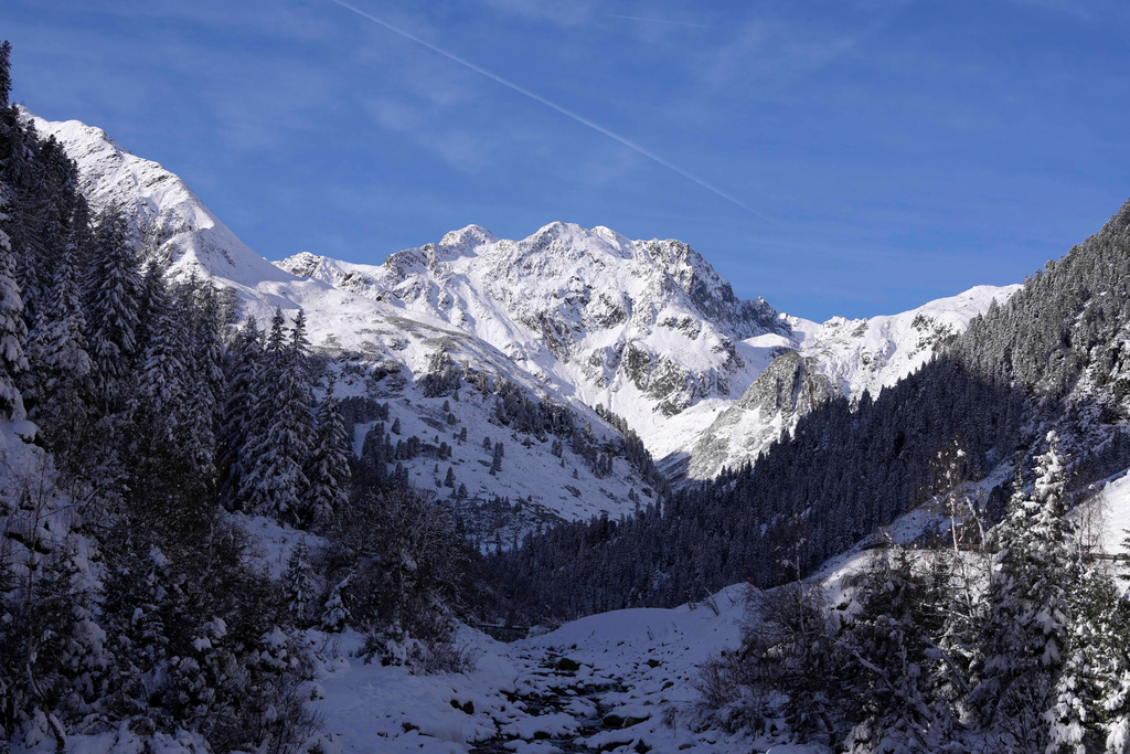 FILE - Snow covers the mountains at the Stubai glacier in Neustift im Stubaital, Tyrol, Austria, on Nov. 6, 2022. (AP Photo/Matthias Schrader, File)