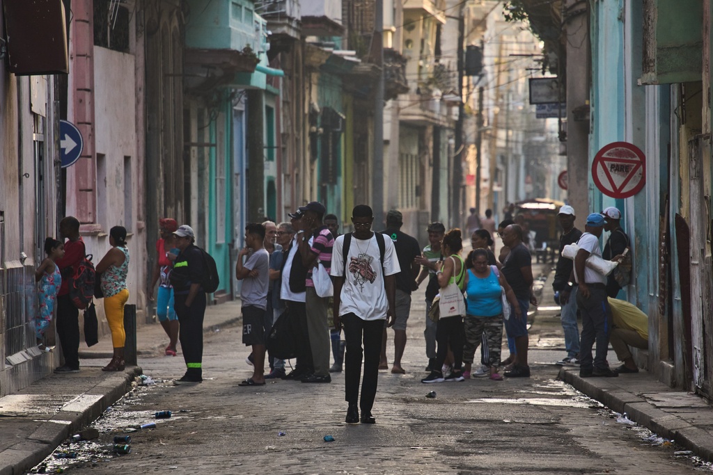People line up in the street to buy bread in Havana, Cuba, Friday, March 13, 2026. (AP Photo/Ramon Espinosa)