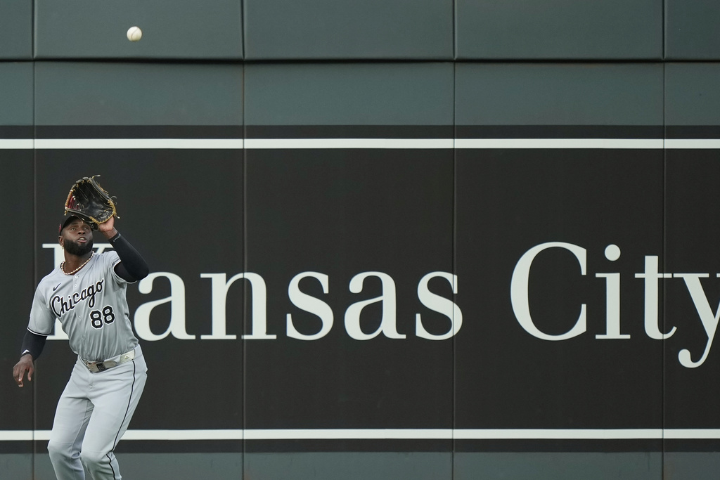 Chicago White Sox center fielder Luis Robert Jr. catches a fly ball for the out on Kansas City Royals' Salvador Perez during the first inning of a baseball game Friday, Aug. 15, 2025, in Kansas City, Mo. (AP Photo/Charlie Riedel)