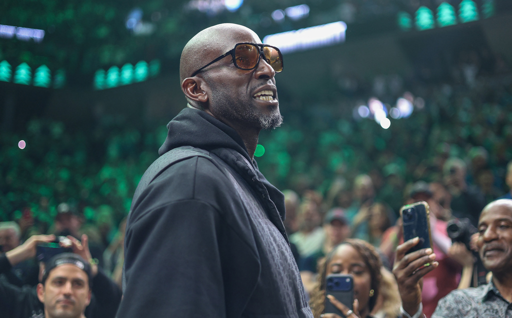 Former Minnesota Timberwolves player Kevin Garnett is introduced before an NBA basketball game between the New Orleans Pelicans and the Minnesota Timberwolves Sunday, April 12, 2026, in Minneapolis. (AP Photo/Matt Krohn)