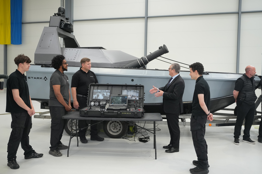 Britain's Prime Minister Keir Starmer looks at a Vanta system as he visits STARK, a leading defence tech company in Swindon, England, Friday, June 5, 2026. (AP Photo/Alastair Grant, Pool)