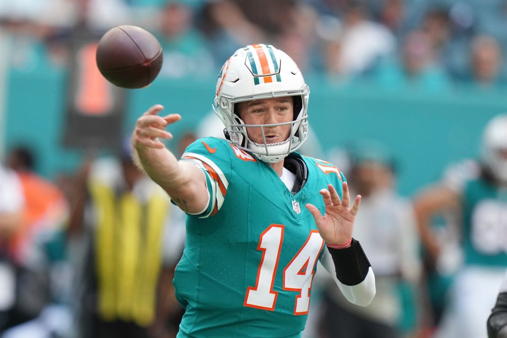 Miami Dolphins quarterback Quinn Ewers throws a pass during the half of an NFL football game against the Cincinnati Bengals, Sunday, Dec. 21, 2025, in Miami Gardens, Fla. (AP Photo/Lynne Sladky)