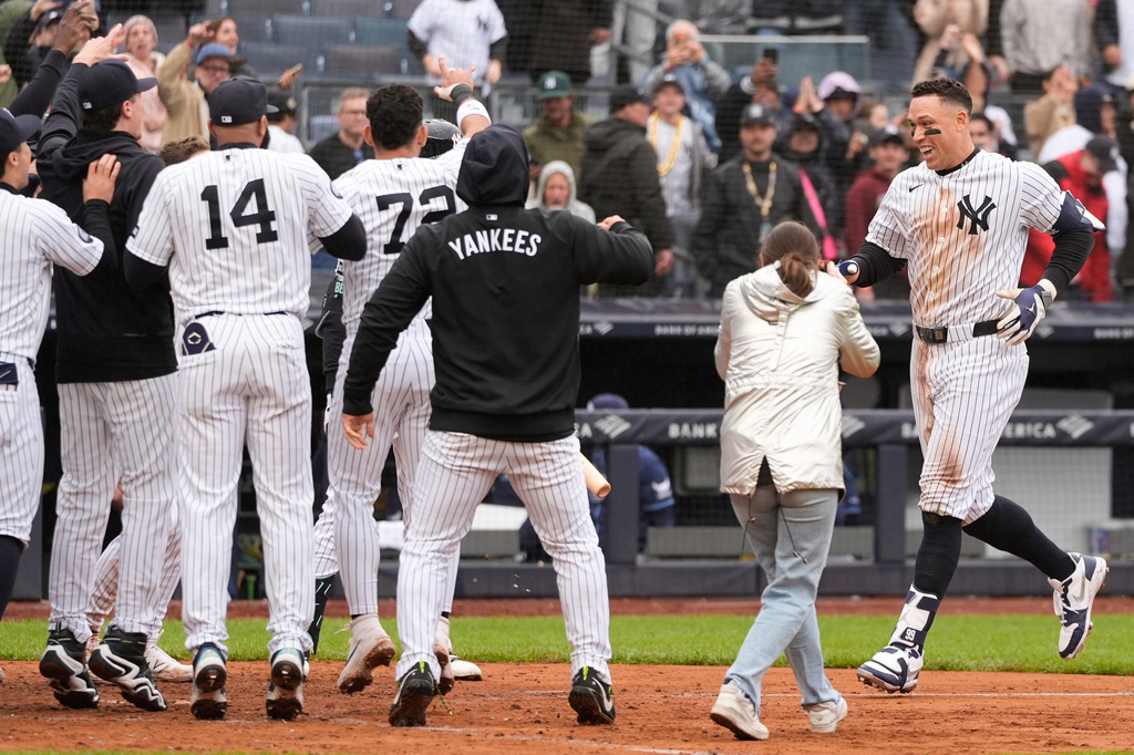 New York Yankees' Aaron Judge, right, reacts as he comes home after hitting a two-run walk-off home run during the ninth inning of a baseball game against the Tampa Bay Rays, Sunday, May 24, 2026, in New York. (AP Photo/Seth Wenig)