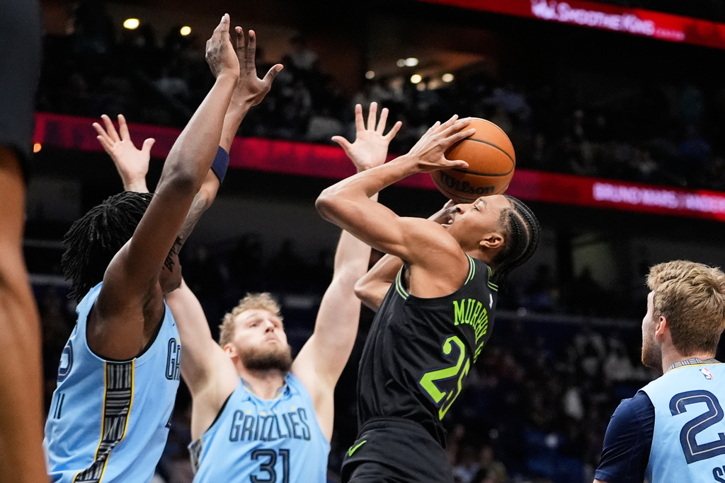 New Orleans Pelicans forward Trey Murphy III (25) shoots against Memphis Grizzlies center Jock Landale (31) and forward GG Jackson in the first half of an NBA basketball game, Friday, Jan. 30, 2026, in New Orleans. (AP Photo/Gerald Herbert)