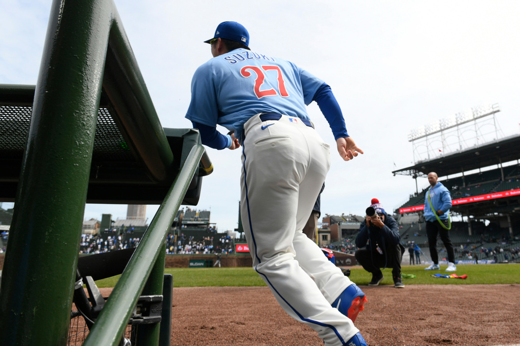 Chicago Cubs' Seiya Suzuki runs onto the field from the dugout before a baseball game against the Pittsburgh Pirates in Chicago, Friday, April 10, 2026. (AP Photo/Paul Beaty)