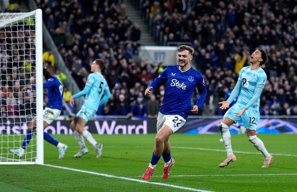 Everton's Kiernan Dewsbury-Hall celebrates scoring their side's second goal of the game during their English Premier League soccer match against Burnley in Liverpool, England, Tuesday, March 3, 2026. (Peter Byrne/PA via AP)