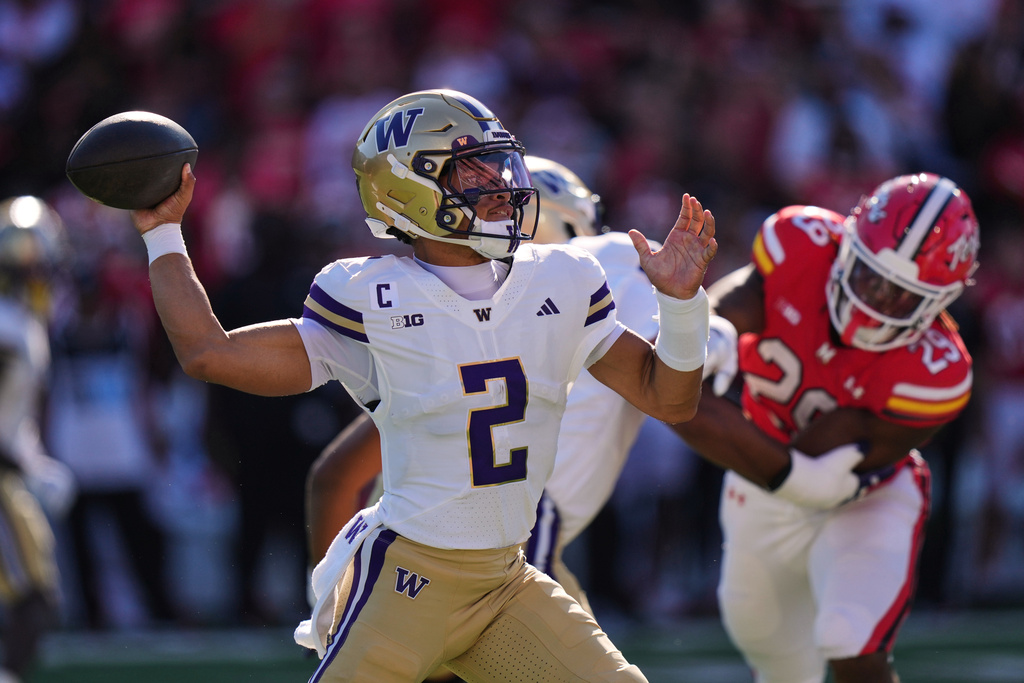 Washington quarterback Demond Williams Jr. (2) looks to throw against Maryland during the first half of an NCAA college football game, Saturday, Oct. 4, 2025, in College Park, Md. (AP Photo/Stephanie Scarbrough)