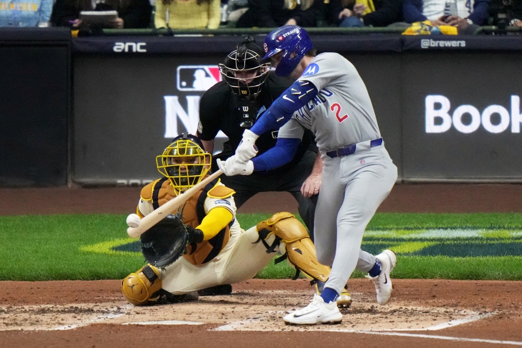Chicago Cubs' Nico Hoerner hits a single during the third inning of Game 5 of baseball's National League Division Series against the Milwaukee Brewers Saturday, Oct. 11, 2025, in Milwaukee. (AP Photo/Morry Gash)